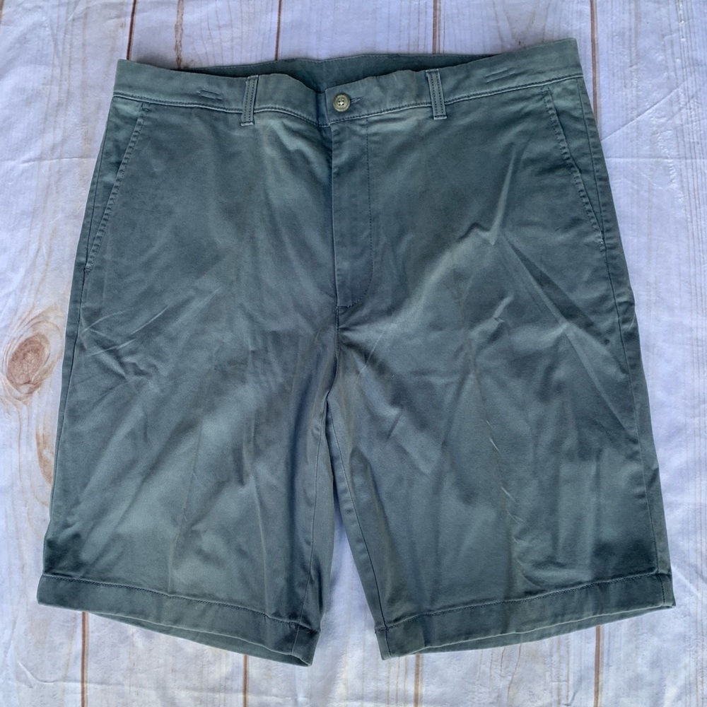 Roundtree & Yorke Gray Flat Front Shorts Size 40